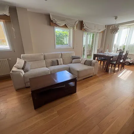 Holiday home En Coruna Montegolf 8 Min Del Centro, Barbacoa, Jardin *